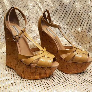 Steve Madden Beige T-Strap Patent Leather Cork Wedge Peep Toe Heels Women Sz 7 M
